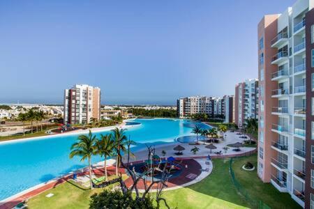 Departamento En Cancun Con 7 Albercas Tipo Playa Y Laguna Exterior foto