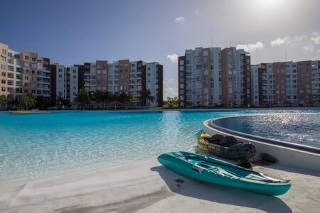 Departamento En Cancun Con 7 Albercas Tipo Playa Y Laguna Exterior foto