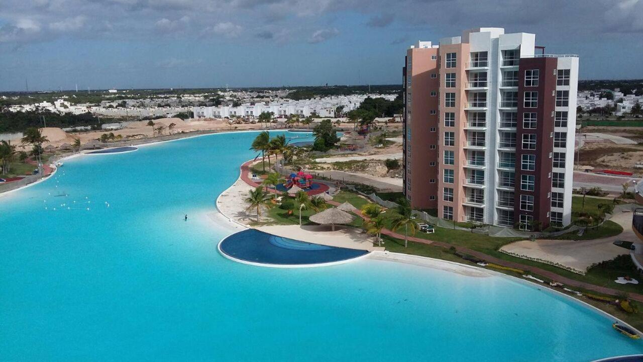 Departamento En Cancun Con 7 Albercas Tipo Playa Y Laguna Exterior foto